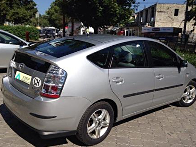 Chirie toyota prius chisinau